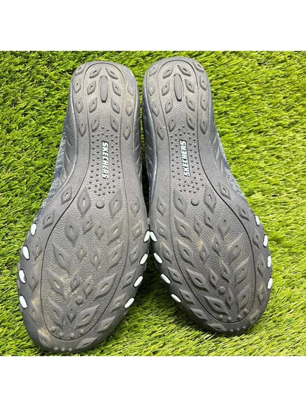 Skechers Breathe Easy Womens Size 8.5 Navy Black Athletic Slip-On Shoes Sneakers
